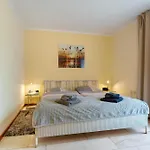 Apartament 1 *